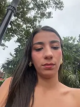 -juicy  online show from November 28, 2025, 10:12 pm