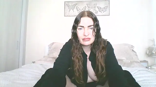 EllaKent online show from April 10, 2026, 8:08 am