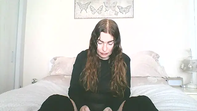 EllaKent online show from April 14, 2026, 9:15 am