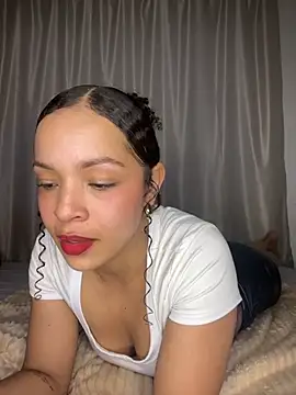 Snapshot of Yasmin777_ chatting on October 15, 2025, 10:54 pm Yasmin777 online show from October 15, 2025, 10:54 pm