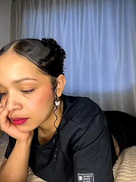 Snapshot of Yasmin777_ chatting on October 24, 2025, 10:28 pm Yasmin777 online show from October 24, 2025, 10:28 pm