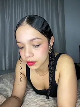 Snapshot of Yasmin777_ chatting on November 26, 2025, 11:28 pm Yasmin777 online show from November 26, 2025, 11:28 pm