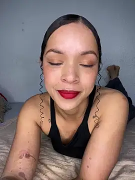 Snapshot of Yasmin777_ chatting on December 14, 2025, 10:58 pm Yasmin777 online show from December 14, 2025, 10:58 pm