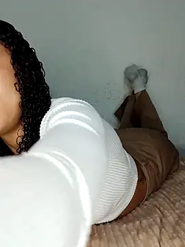 Snapshot of Yasmin777_ chatting on December 18, 2025, 12:38 am Yasmin777 online show from December 18, 2025, 12:38 am