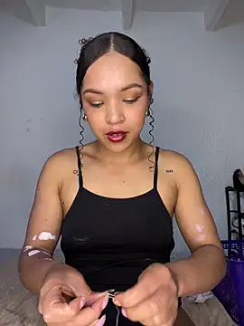 Snapshot of Yasmin777_ chatting on December 20, 2025, 9:55 pm Yasmin777 online show from December 20, 2025, 9:55 pm