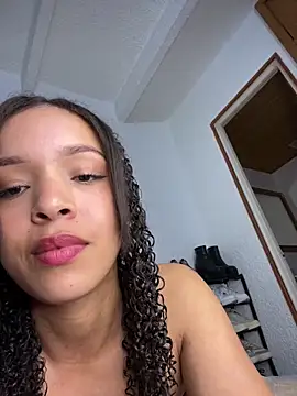 Snapshot of Yasmin777_ chatting on December 21, 2025, 10:39 pm Yasmin777 online show from December 21, 2025, 10:39 pm