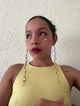 Yasmin777  online show from April 1, 2026, 8:39 pm