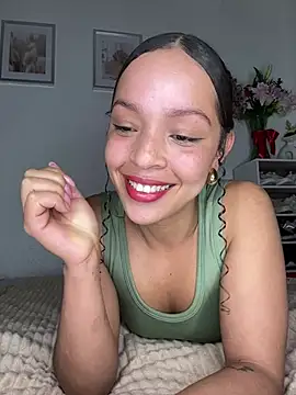 Snapshot of Yasmin777_ chatting on April 19, 2026, 12:11 am Yasmin777 online show from April 19, 2026, 12:11 am