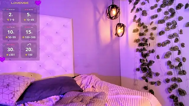 Nicollee Heart online show from April 4, 2026, 1:41 pm