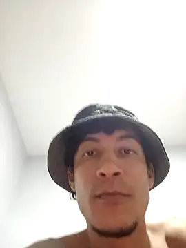 Snapshot of Alejobig27 chatting on November 25, 2025, 4:23 am Alejobig27 online show from November 25, 2025, 4:23 am