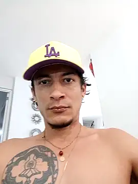 Snapshot of Alejobig27 chatting on November 25, 2025, 4:51 pm Alejobig27 online show from November 25, 2025, 4:51 pm