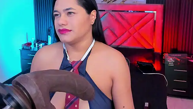 Snapshot of Issafoxx chatting on October 29, 2025, 11:45 am Issafoxx online show from October 29, 2025, 11:45 am