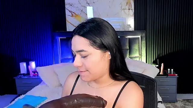 Snapshot of Issafoxx chatting on November 16, 2025, 12:05 am Issafoxx online show from November 16, 2025, 12:05 am