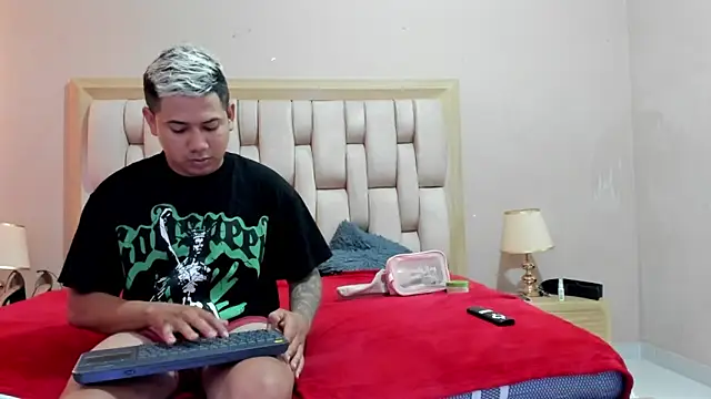 RihanandDrake online show from January 13, 2026, 2:44 pm