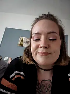 Snapshot of AndHerXO chatting on December 19, 2025, 1:40 pm AndHerXO online show from December 19, 2025, 1:40 pm