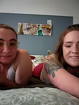 Snapshot of AndHerXO chatting on January 15, 2026, 1:05 pm AndHerXO online show from January 15, 2026, 1:05 pm