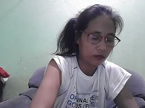 Snapshot of HotLadyPinay32 chatting on January 16, 2026, 7:45 am HotLadyPinay32 online show from January 16, 2026, 7:45 am