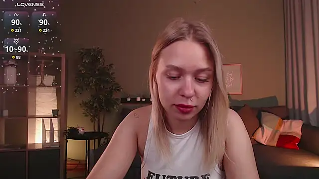 Snapshot of Pooja_Hegde chatting on September 11, 2025, 12:22 am Pooja Hegde online show from September 11, 2025, 12:22 am