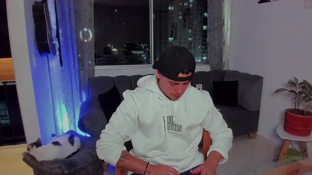 connorsmiith online show from September 22, 2025, 2:46 am