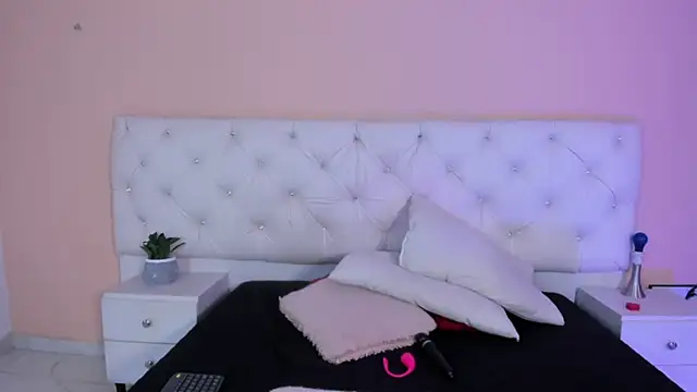 katte landerr online show from November 24, 2025, 1:11 pm