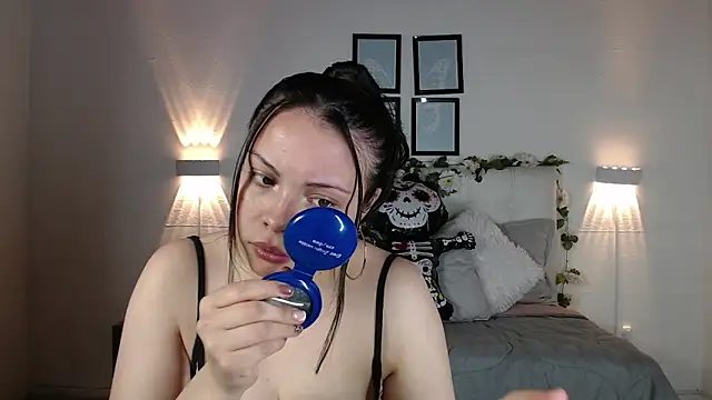 Megan 05  online show from November 15, 2025, 6:37 pm