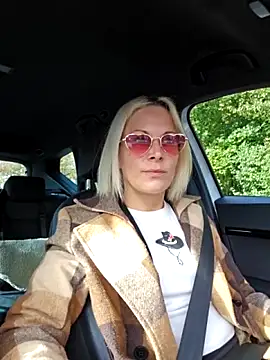 Sunny-Sin online show from October 5, 2025, 8:45 am