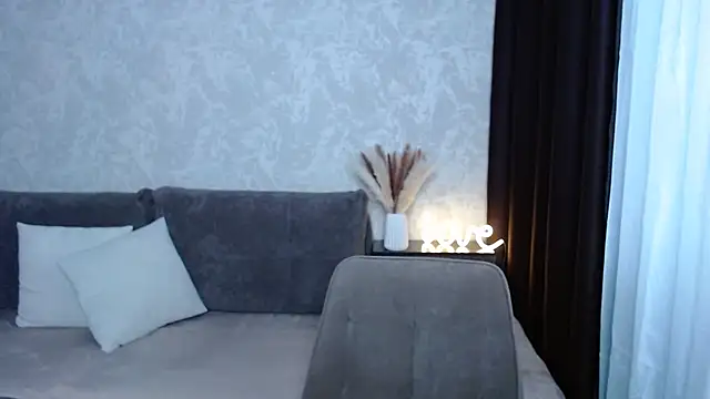Snapshot of IrisJones chatting on September 25, 2025, 9:02 am IrisJones online show from September 25, 2025, 9:02 am