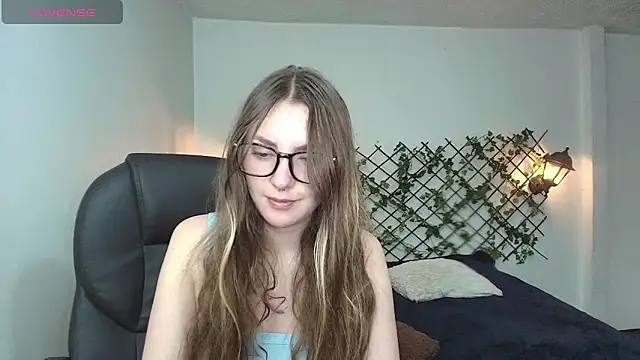 velvet  moon online show from March 17, 2026, 12:26 am