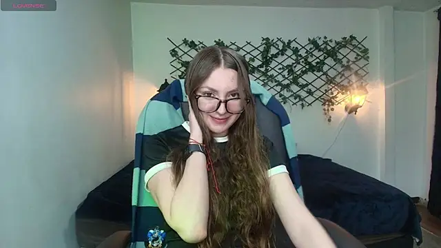 velvet  moon online show from April 2, 2026, 12:52 am