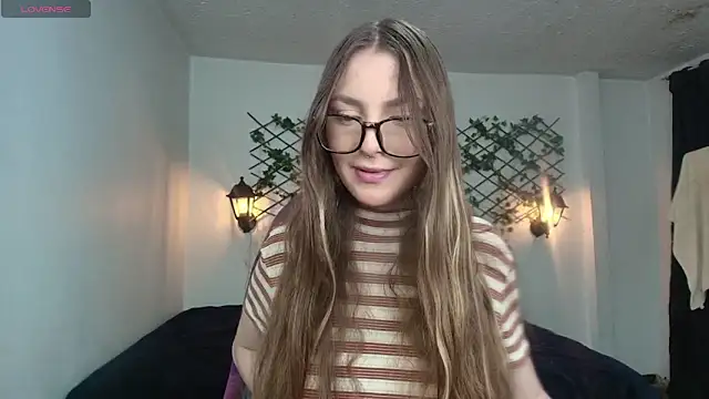 velvet  moon online show from April 6, 2026, 12:41 am