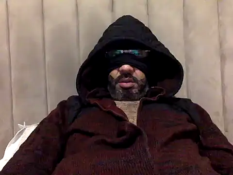 Snapshot of CaiBull chatting on February 4, 2026, 9:42 pm CaiBull online show from February 4, 2026, 9:42 pm