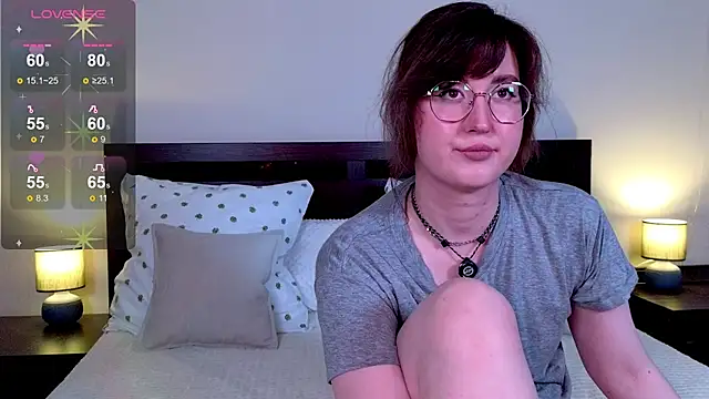 Snapshot of _AlexaFlowers_ chatting on June 19, 2026, 9:24 am AlexaFlowers online show from June 19, 2026, 9:24 am
