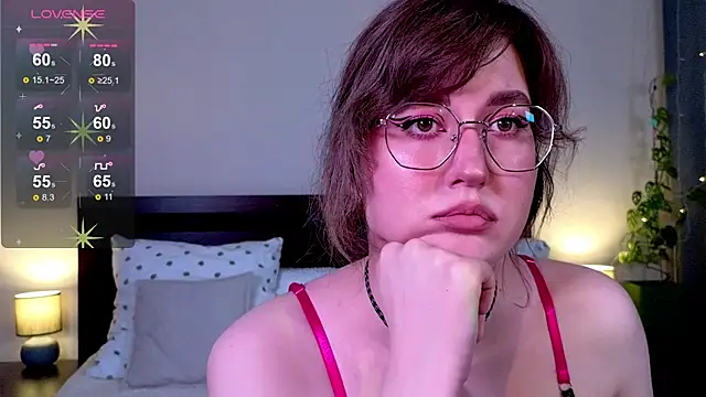 Snapshot of _AlexaFlowers_ chatting on July 6, 2026, 9:28 am AlexaFlowers online show from July 6, 2026, 9:28 am