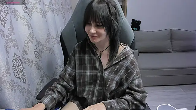 Snapshot of MistyDark chatting on May 6, 2026, 12:32 pm MistyDark online show from May 6, 2026, 12:32 pm