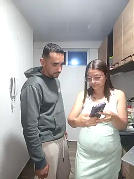 stivenlujan69 online show from September 13, 2025, 2:33 am