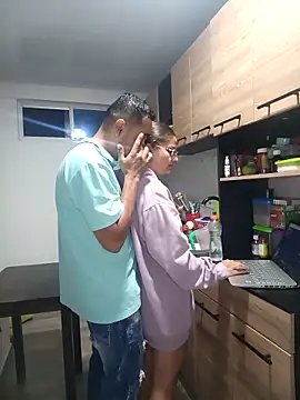 stivenlujan69 online show from September 14, 2025, 2:22 am