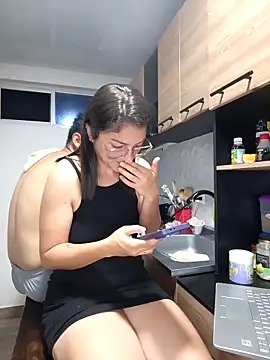 stivenlujan69 online show from October 27, 2025, 1:42 am