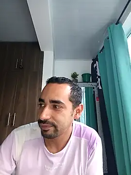 stivenlujan69 online show from January 17, 2026, 10:57 pm