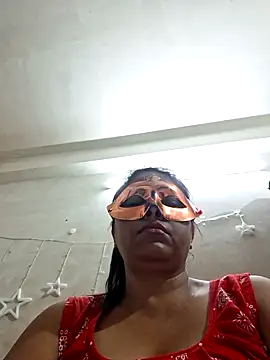 SIMIHOT online show from November 5, 2025, 3:23 pm