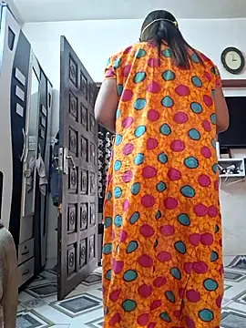 Snapshot of SIMIHOT chatting on February 25, 2026, 9:19 am SIMIHOT online show from February 25, 2026, 9:19 am