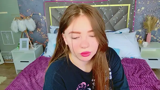 Moon  Bunny online show from April 4, 2026, 3:20 pm