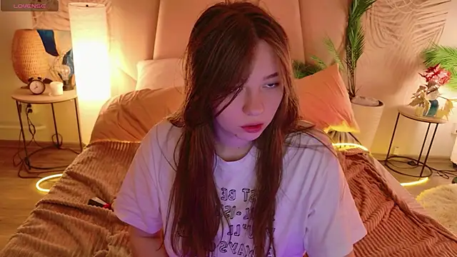 Moon  Bunny online show from April 10, 2026, 12:10 pm