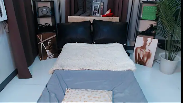 Snapshot of NaughtyAngelaYsobelle69 chatting on September 29, 2025, 10:36 pm NaughtyAngelaYsobelle69 online show from September 29, 2025, 10:36 pm