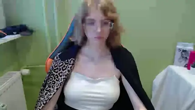 juicyPenny online show from November 26, 2025, 7:31 am