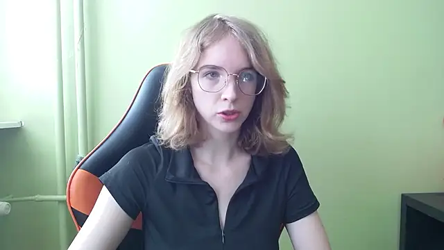 juicyPenny online show from March 6, 2026, 7:49 am