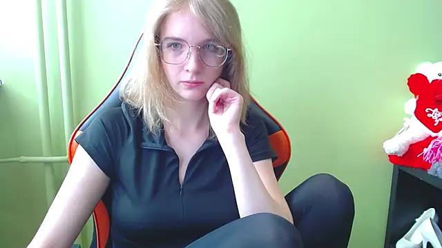 juicyPenny online show from April 21, 2026, 6:20 am