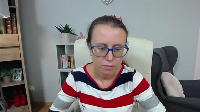 Snapshot of sweetxLizzy chatting on July 6, 2026, 4:31 am sweetxLizzy online show from July 6, 2026, 4:31 am
