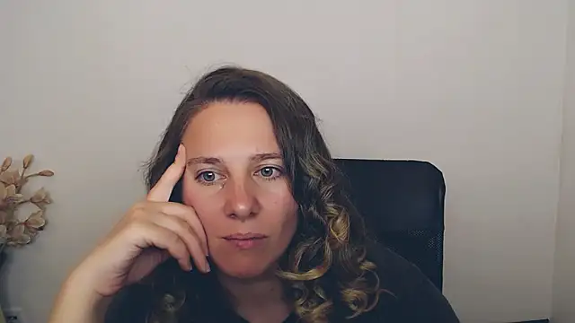 Darklure  online show from September 17, 2025, 3:35 pm