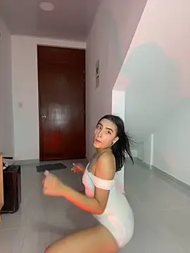 Lily  18 online show from November 14, 2025, 3:16 am