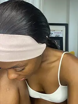 prettydollyy online show from March 6, 2026, 7:27 am